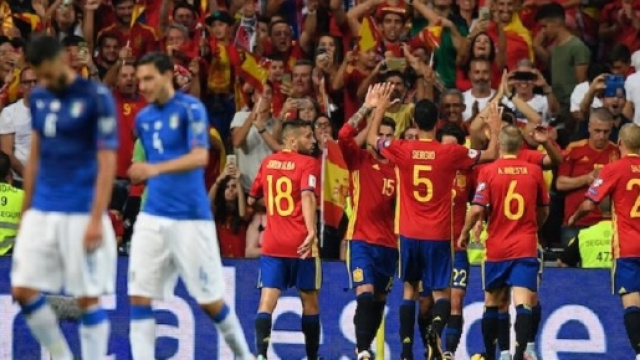 La delusione dei giocatori italiani, contraltare alla gioia incontenibile degli spagnoli