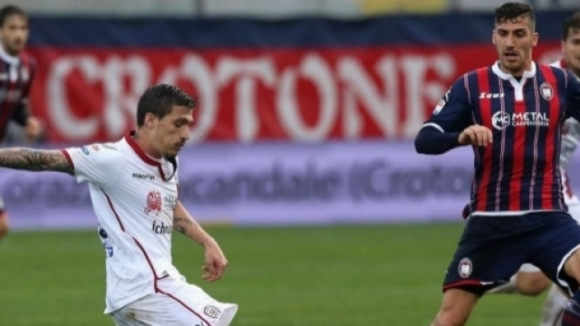 Un azione di gioco della sfida tra sardi e calabresi