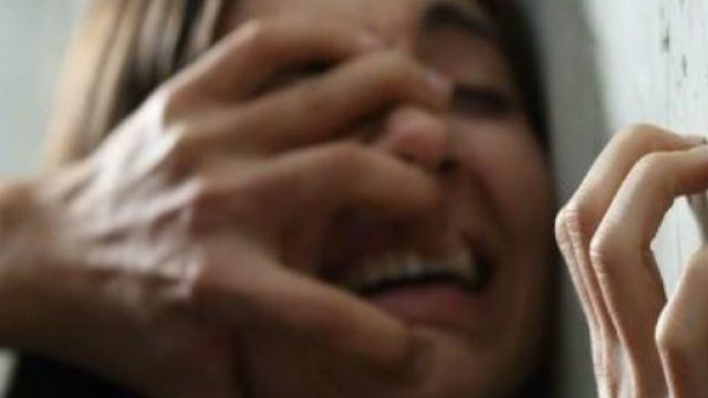 Ancora una violenza ai danni delle donne.