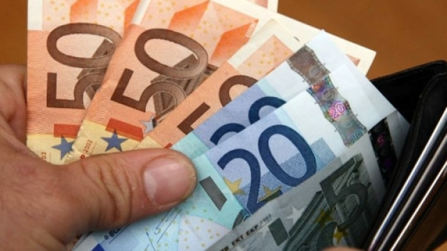 Quanto costa una badante oggi, i contributi e lo stipendio minimo da erogare