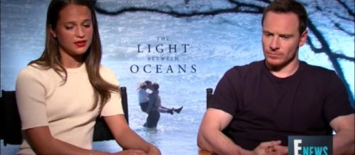 Image taken from-E! Live from the Red Carpet-youtube screenshot