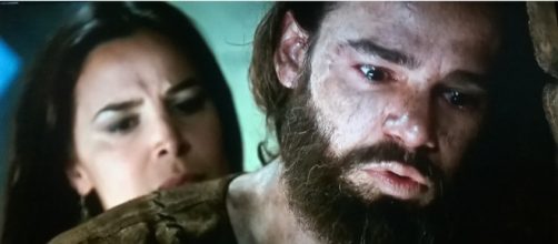 Joaquim decide fugir com Edissa (Foto: Reprodu&ccedil;&atilde;o/Record TV)