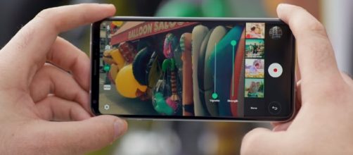 LG V30 - YouTube/The Verge Channel