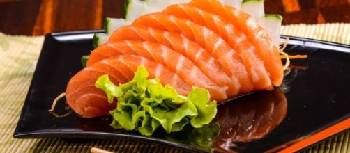 Sashimi de salm&atilde;o: prato da culin&aacute;ria japonesa