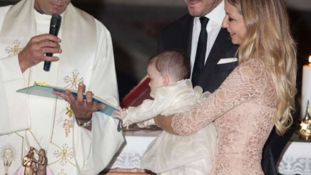 Sabrina Ghio splendida al battesimo della piccola Penelope ... - mediaset.it