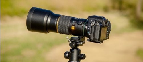 A Sheriff's deputy mistook a camera for a weapon, shooting a news photographer [Image: Wikimedia by James Niland/CC BY-2.0]