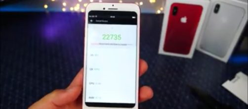 : Siri to be activated using sleep/wake button. [Image via YouTube/EverythingApplePro]