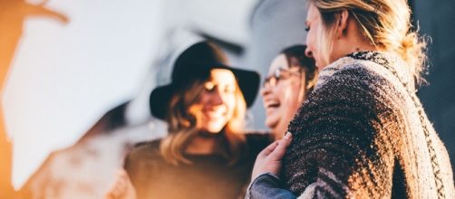 While some people avoid social interactions, others enjoy them. [Image via Pixabay]