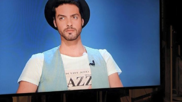Andrea Carpinteri sul set di "vite da copertina"