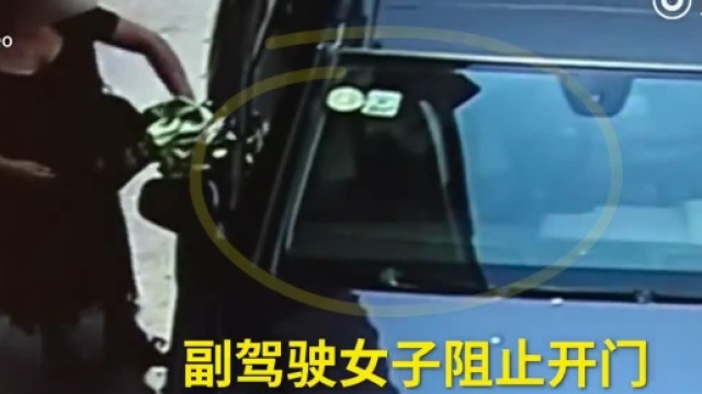 Cina, scopre marito con amante: travolta