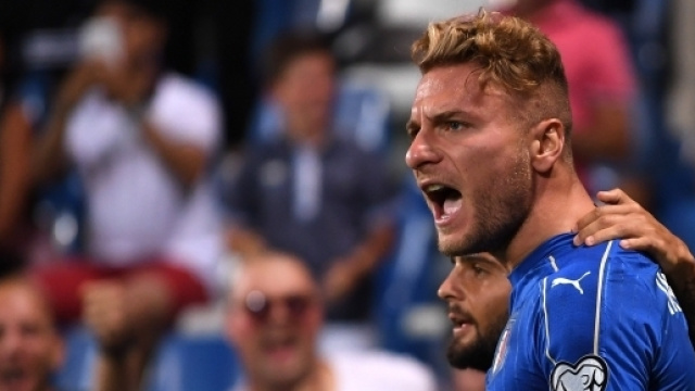 Immobile e Insigne festeggiano il gol vittoria.