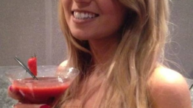 Rebecca Brock, a 18 anni &egrave; stata trovata morta 2 anni fa in una stanza di albergo a Ibiza: la madre reclama la verit&agrave;.