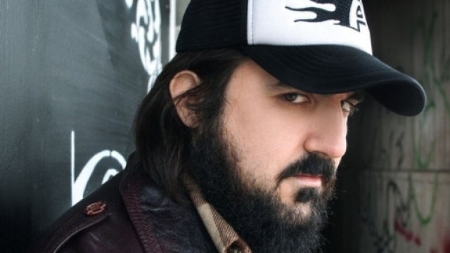 Tommaso Zanello, in arte Piotta, firma la sigla di 'Suburra-La serie'.