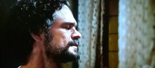 Daniel ora a Deus na novela (Foto: Reprodu&ccedil;&atilde;o/Record TV)