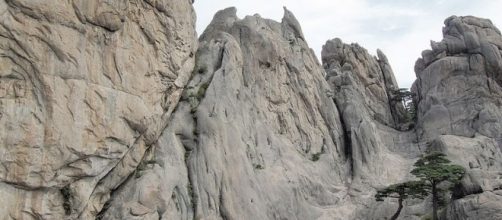 "Diamond Mountains"north of the Demilitarized Zone (Vredit &ndash; yeowatzup &ndash; wikimediacommons)