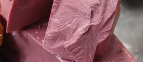 First new chocolate in 80 years called ruby chocolate [Image: GeoBeats News/YouTube screenshot]