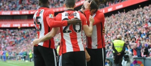 Las molestias de Aduriz hacen saltar las alarmas en Lezama