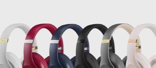New Beats Studio 3 Wireless headphones - YouTube/USA news & more Channel
