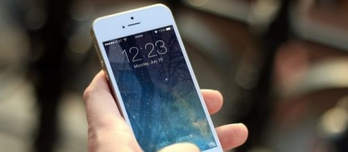 Tinder date goes wrong after woman throws her poop out the bathroom window [Image: Max Pixel/CC0]