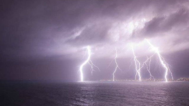 Autunno in arrivo, previsti temporali nel weekend.