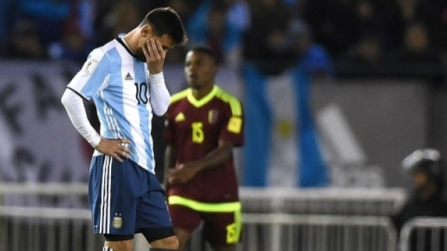 La frustrazione di Messi dopo il pareggio con il Venezuela