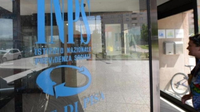 Pensioni, dal 2018 donne in pensione a 66 anni e 7 mesi come gli uomini.