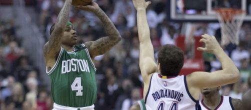 Isaiah Thomas shares a picture of his Cavs locker room to fans (Image Credit - Keith Allison/Wikimedia)
