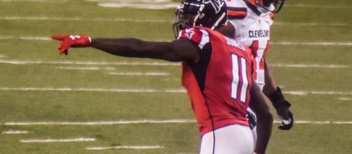 Julio can point at whoever he wants. Erik Drost via Wikimedia Commons