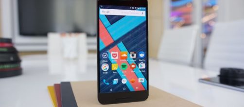 Android 8.0 update too focus on more user control access and better notification management. [Image via YouTube/Marques Brownlee]