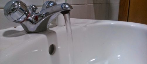 sink tap water running [Image by 247homerescue |Wikimedia Commons| Cropped | Creative Commons CC0 1.0 Universal Public Domain Dedication ]