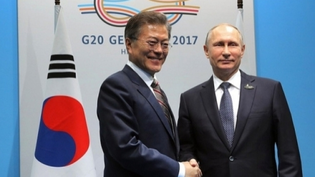 Moon Jae-in e Putin sicuri: non ci sar&agrave; una guerra in Corea