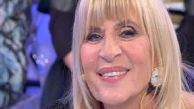 Uomini e donne: Gemma bacia un altro