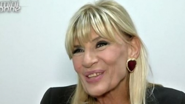 Uomini e donne: Gemma Galgani volta pagina e bacia un altro.