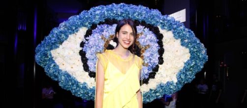 Margaret-Qualley-musa-de-la-nueva-fragancia-Kenzo-World