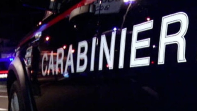 Auto dei carabinieri in notturna