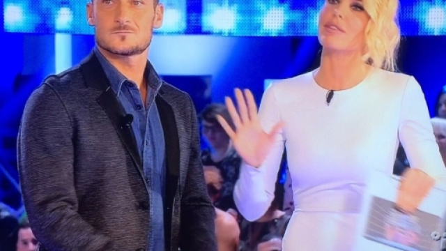 "Grande Fratello Vip", Ilary Blasi nella casa con Totti?