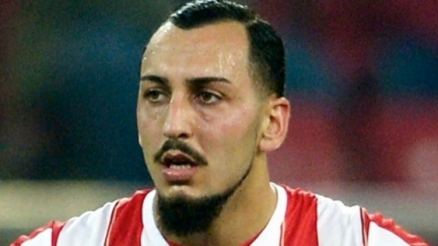 Il va falloir que les supporters marseillais attendent au moins un mois pour voir Mitroglou avec le maillot de l'OM ... - mirror.co.uk