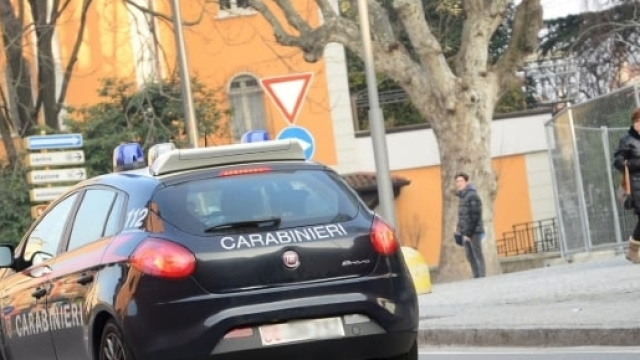 Indagati dalla procura di Firenze i due carabinieri che dopo aver fatto salire sulla gazzella 2 studentesse americane le avrebbero violentate.