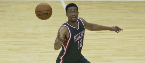 Jabari Parker trying to catch the ball | Wikimedia Common