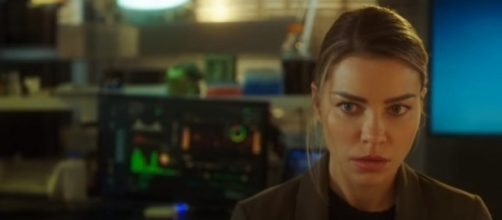 Lauren German returns as Chloe Decker in "Lucifer" Season 3. (Photo:YouTube/TVPromosDB)