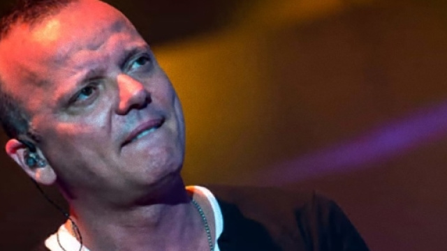 Gigi D'Alessio sommerso dalle critiche