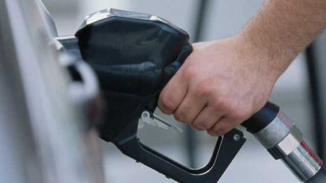 Gasolio sporco blocca le macchine: le proteste degli automobilisti