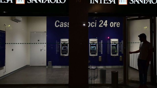 Intesa potrebbe cedere la piattaforma di recupero insieme ai portafogli NPL