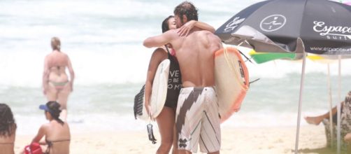 Atriz est&aacute; em um momento muito feliz