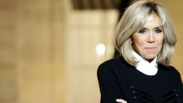 Brigitte Macron, d&eacute;bord&eacute;e par sa popularit&eacute;, accumule du retard ... - closermag.fr