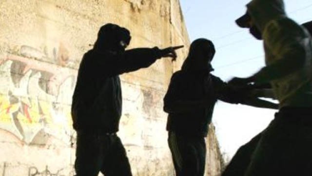 Castellammare. Terrore in villa, baby gang in azione | Napoli ... - metropolisweb.it