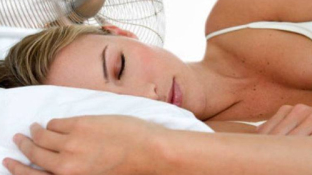 Dormire di pi&ugrave; influisce sull'alimentazione: scopriamo i risultati di uno studio inglese.