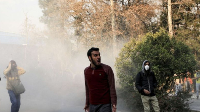 La r&eacute;volte a d&eacute;marr&eacute; avec des revendications &eacute;conomiques, mais s&rsquo;est radicalis&eacute;e rapidement