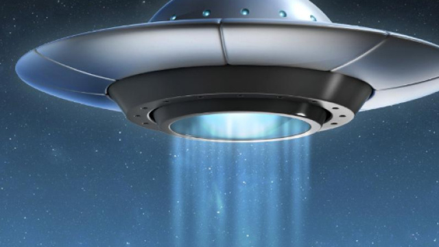 UFO di origine aliena rilascia astronavi?