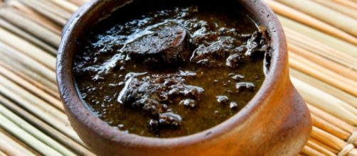 Mani&ccedil;oba - folha da mandioca (maniva) triturada com carnes salgadas